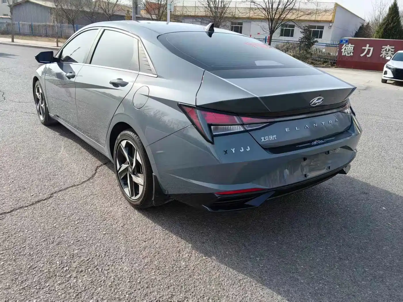 Hyundai Elantra 2021 1.5L CVT LUX Premium Edition фото 7