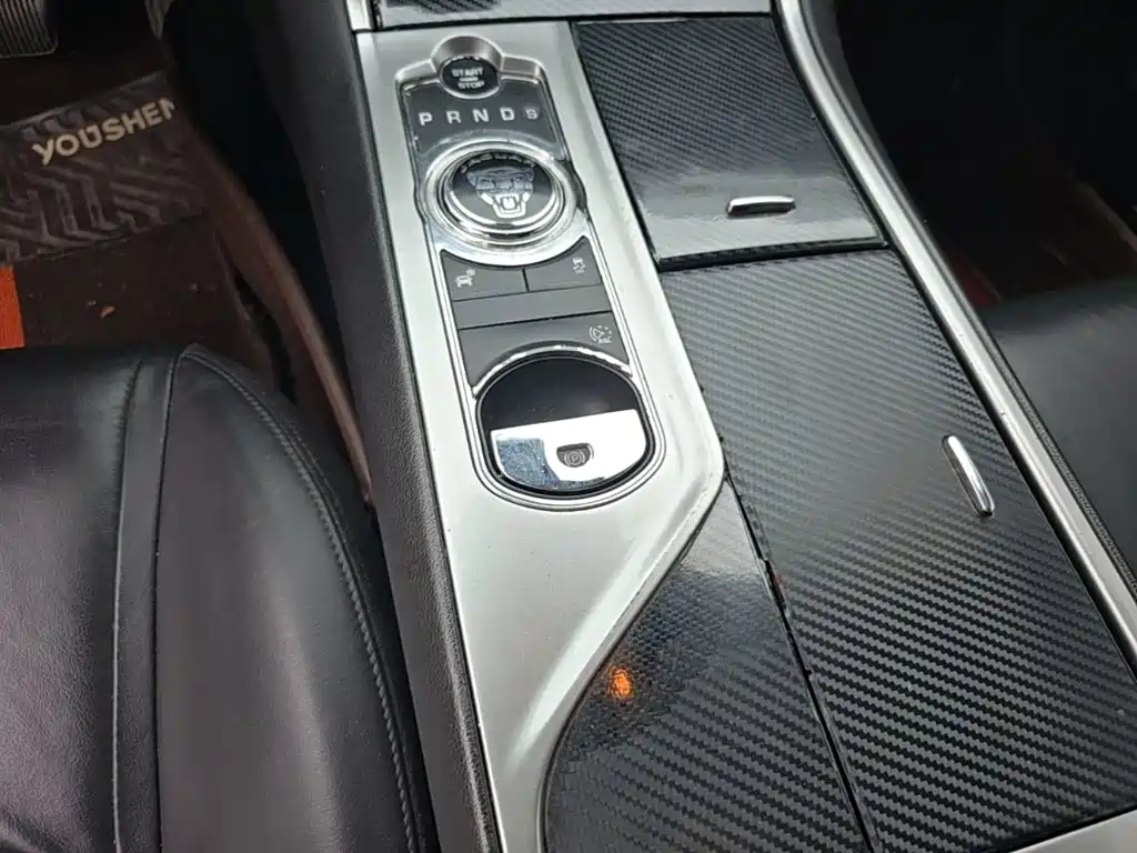 Фото 14 - Jaguar XF