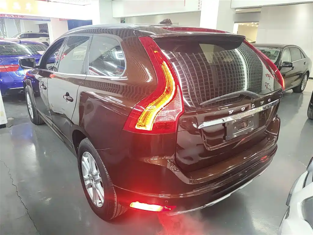 Фото 21 - Volvo XC60