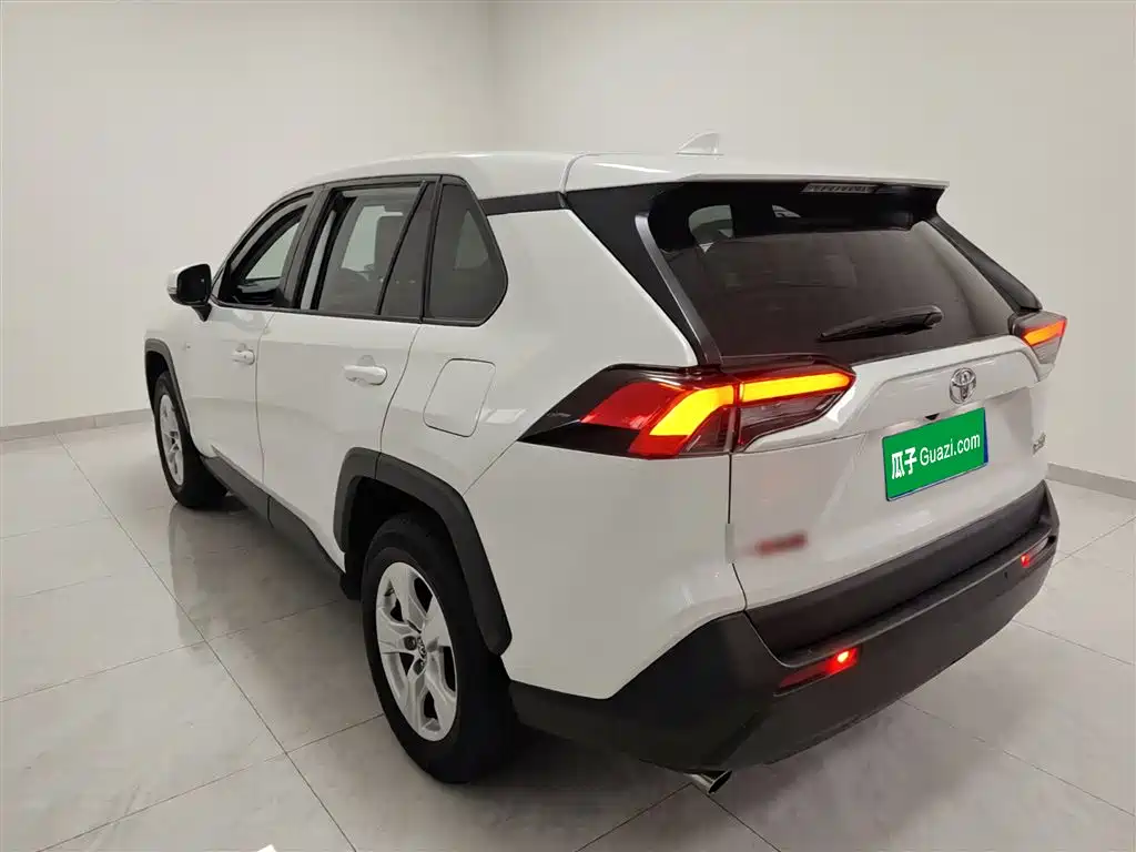 Toyota RAV4 Rongfang 2022 2.0L CVT 2WD Urban Edition фото 5