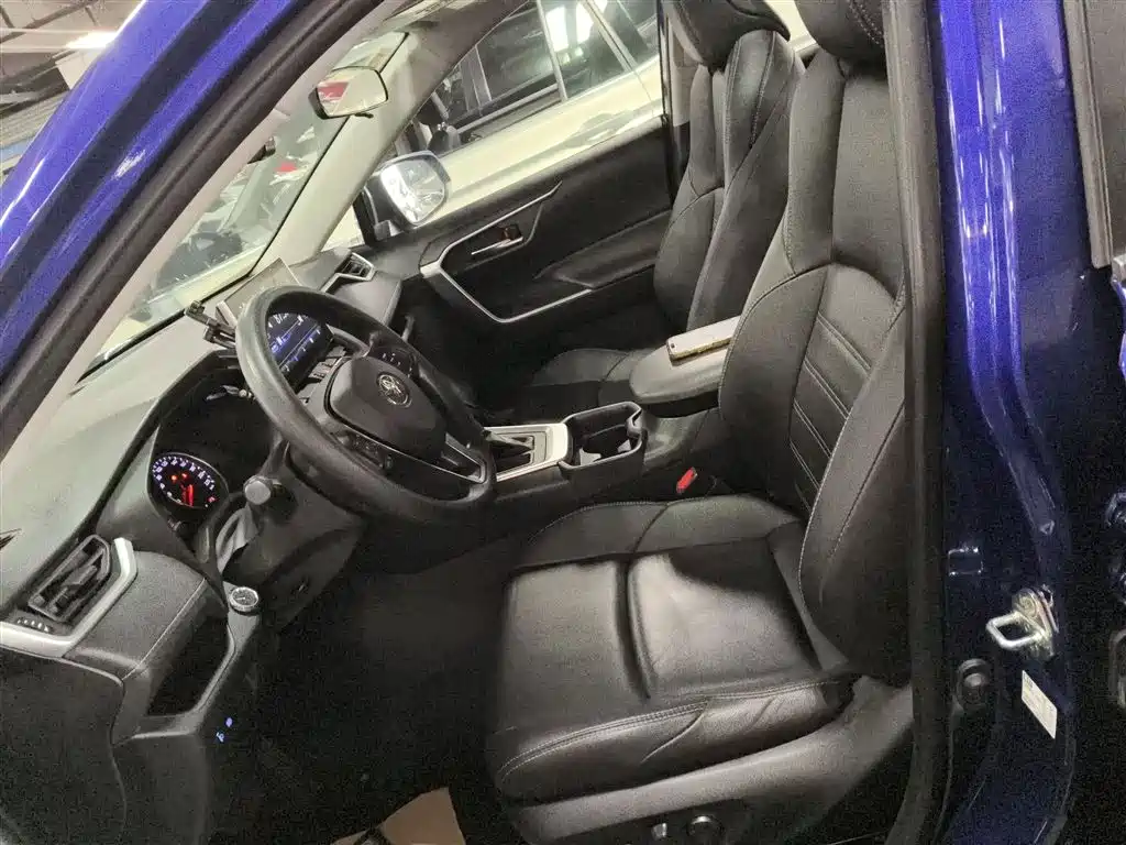 Toyota Wildlander 2020 2.0L CVT 2WD Luxury Edition фото 15