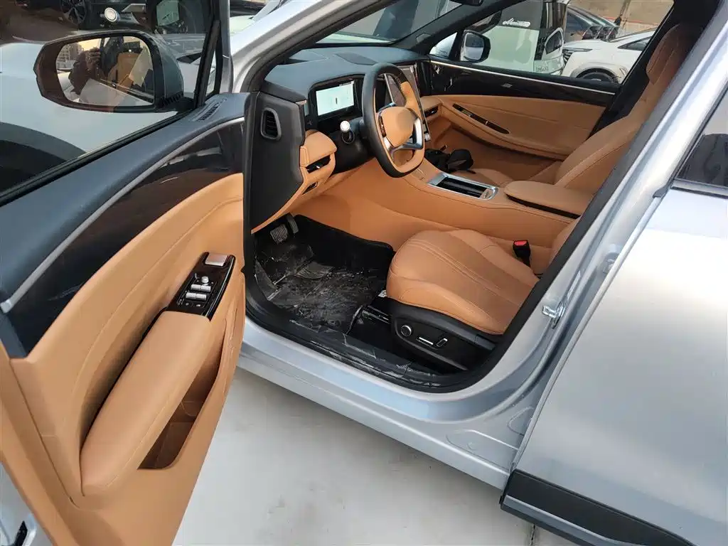 Geely Galaxy Galaxy L7 2025 EM-i 115km Explorer+ Edition фото 16