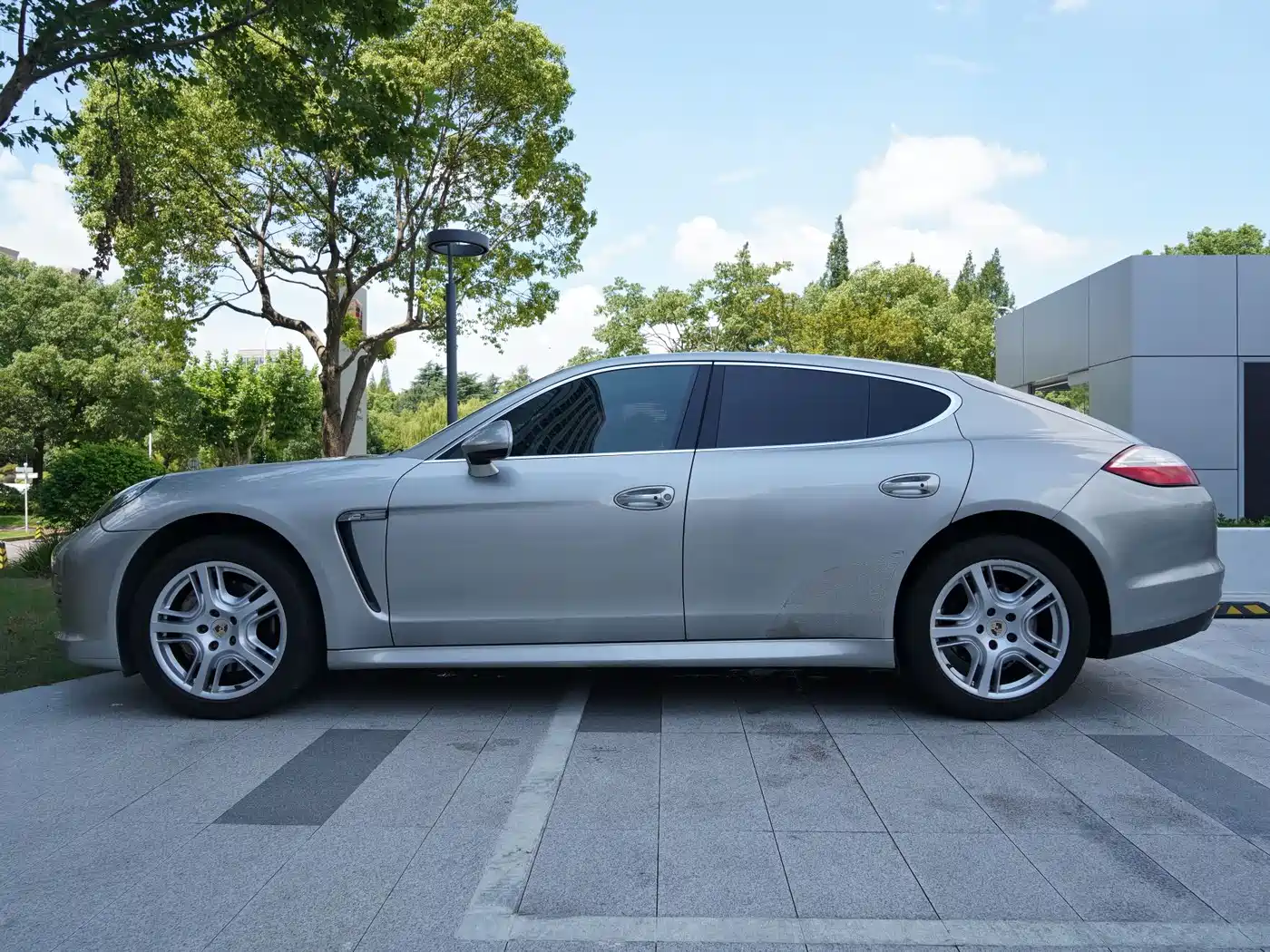 Porsche Panamera 2010 Model Panamera S 4.8L фото 3