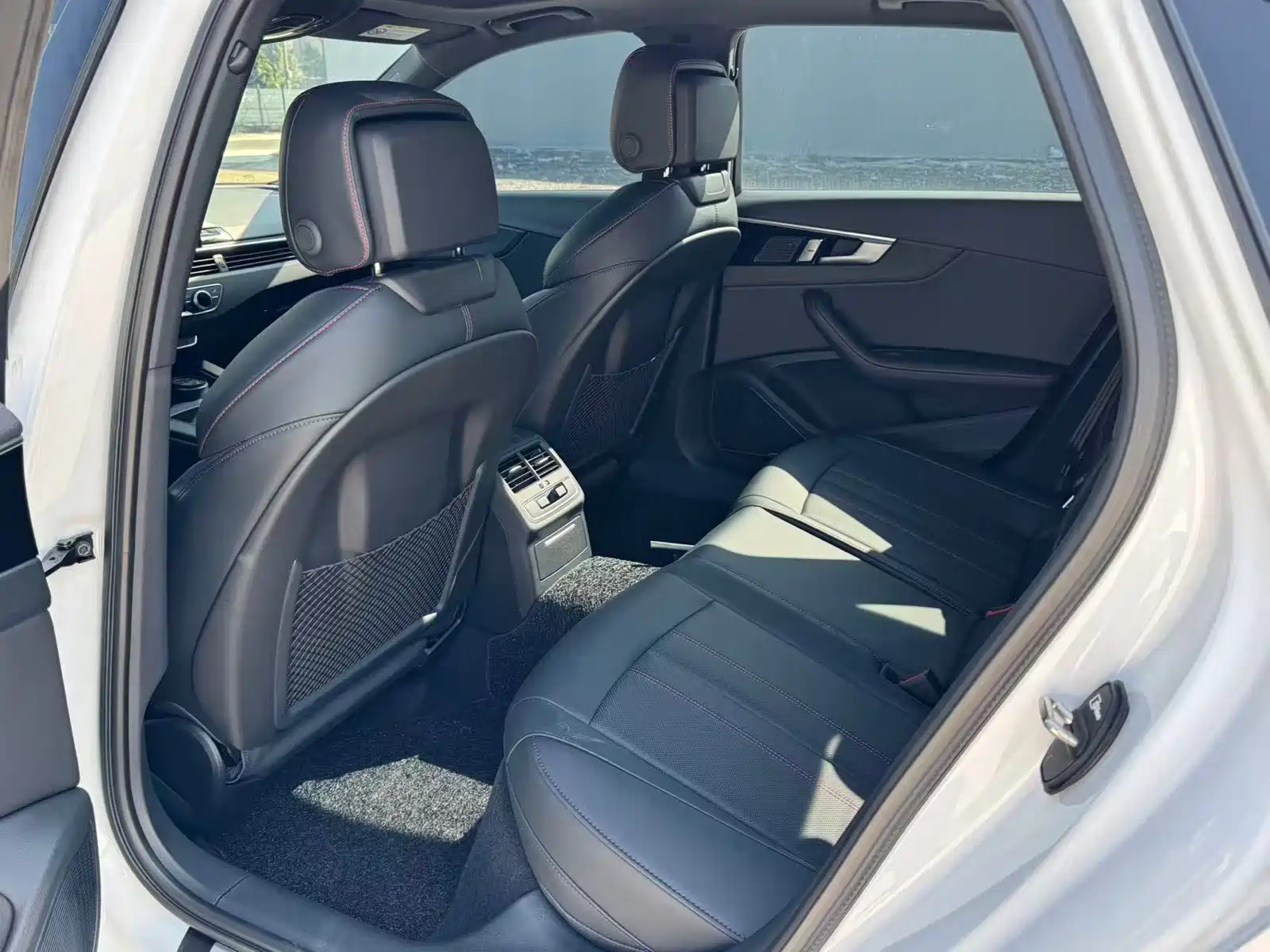 Фото 7 - Audi A4L