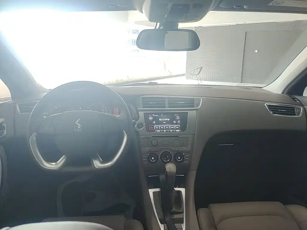 DS 5LS 2015 2014 1.6T Luxury THP160