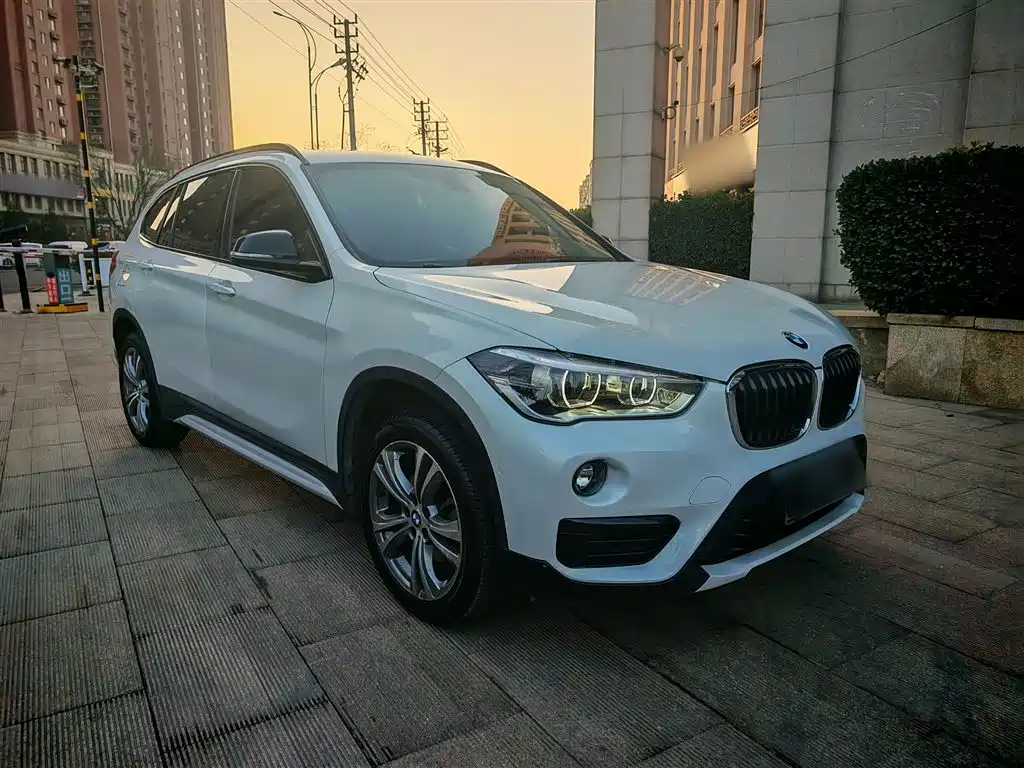 BMW X1 2018 sDrive18Li Premium Model фото 10