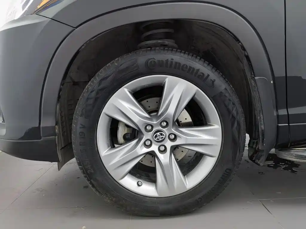 Фото 17 - Toyota Highlander