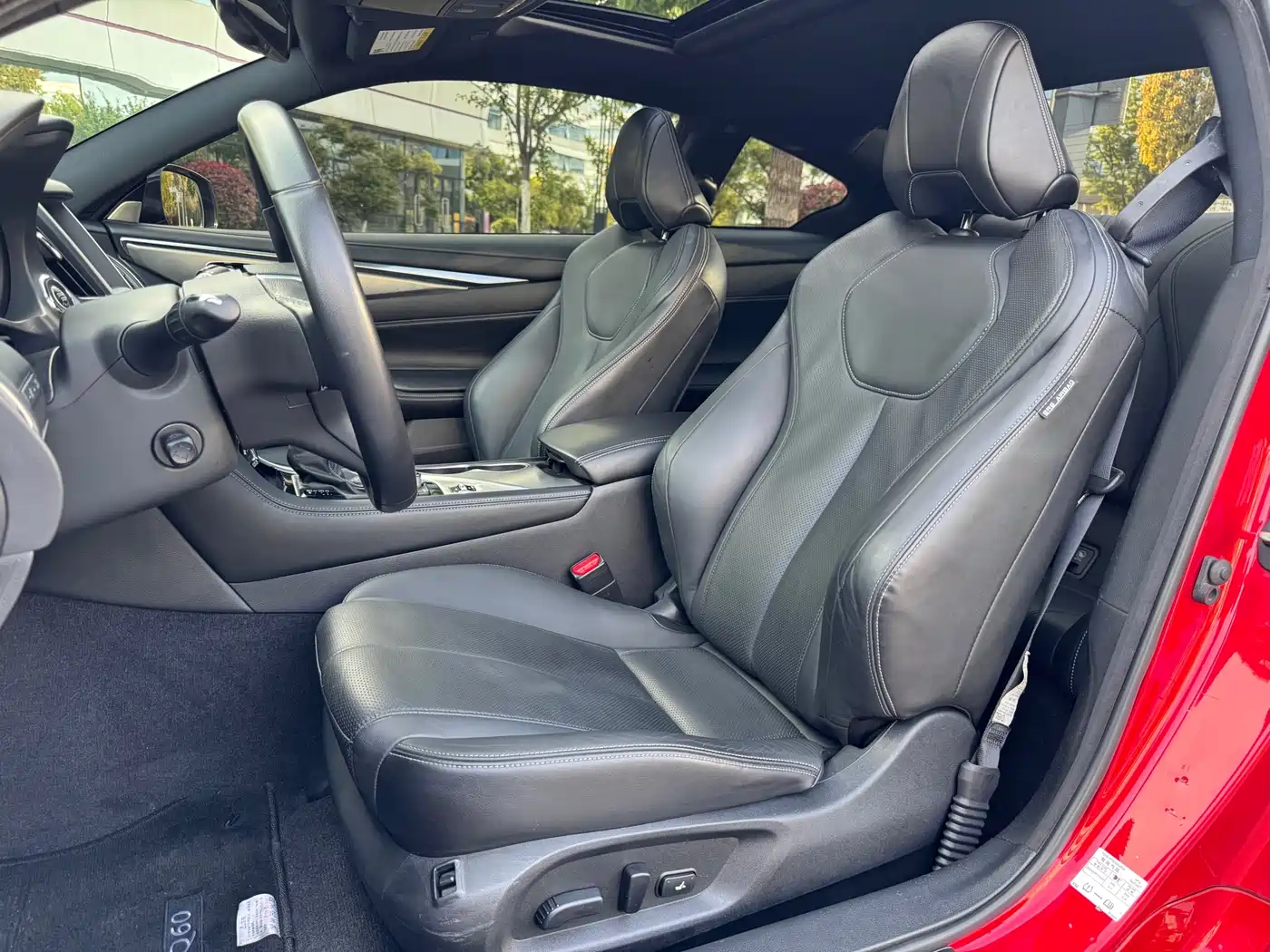 Infiniti Q60 2019 2.0T Luxury Edition фото 16