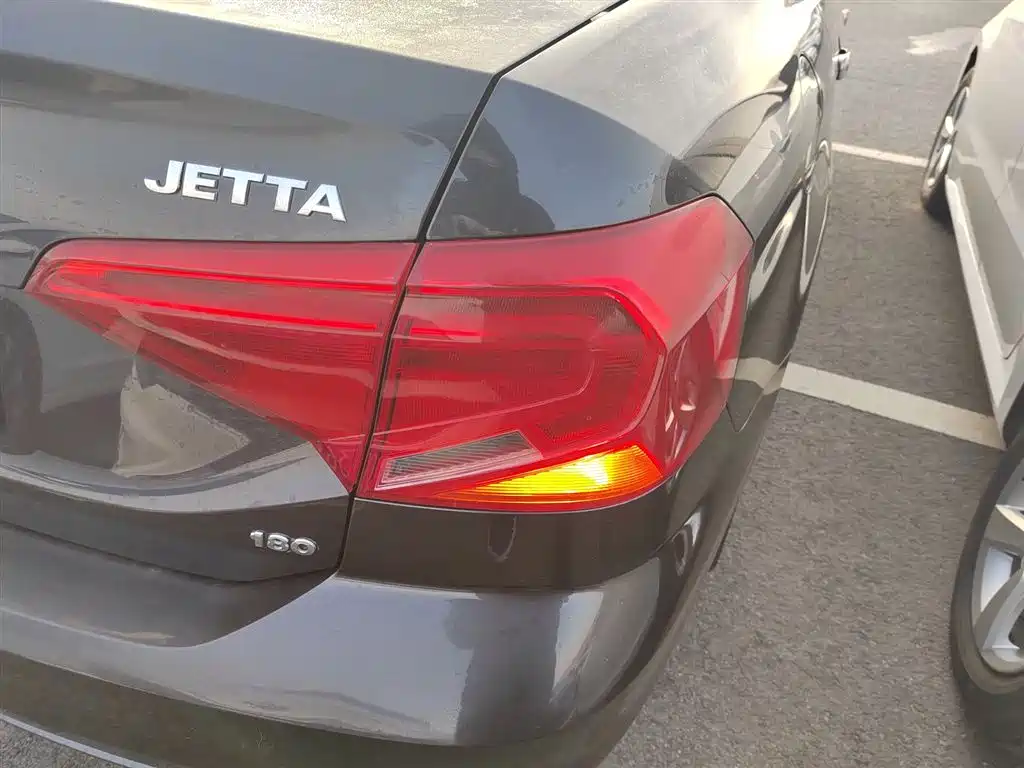 Volkswagen Jetta 2017 1.5L Automatic Fashion фото 8