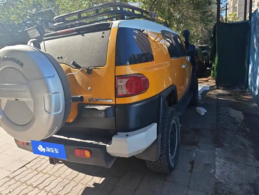 Toyota FJ Cruiser 2013 4.0L фото 3