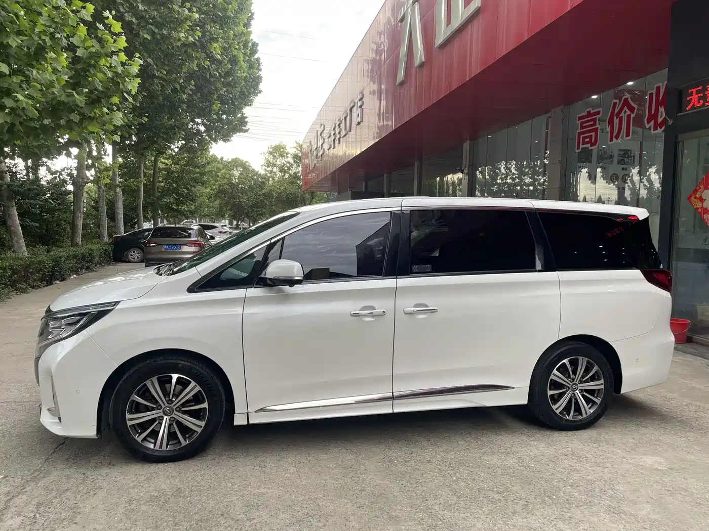 GAC Trumpchi Trumpchi M8 2020 Pilot 390T Flagship Edition фото 4