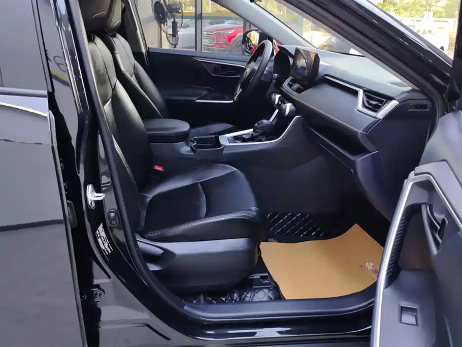 Toyota RAV4 Rongfang 2023 2.0L CVT 2WD Urban Edition фото 8