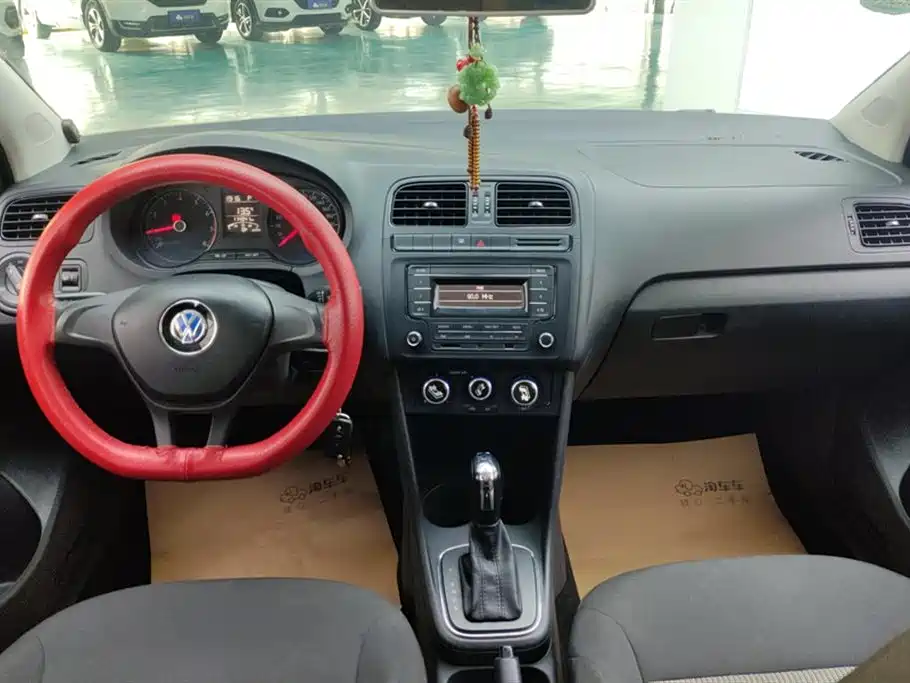 Volkswagen Polo 2016 1.4L Automatic Trend фото 12