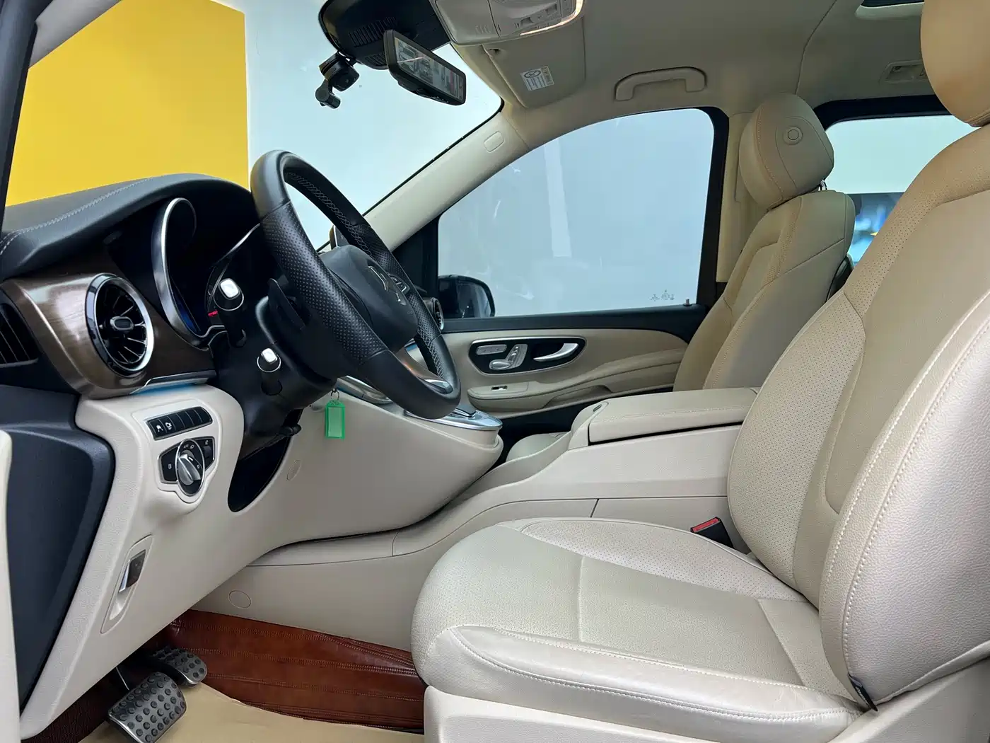 Mercedes-Benz V-Class 2021 V 260 L Long Wheelbase Luxury Edition фото 3
