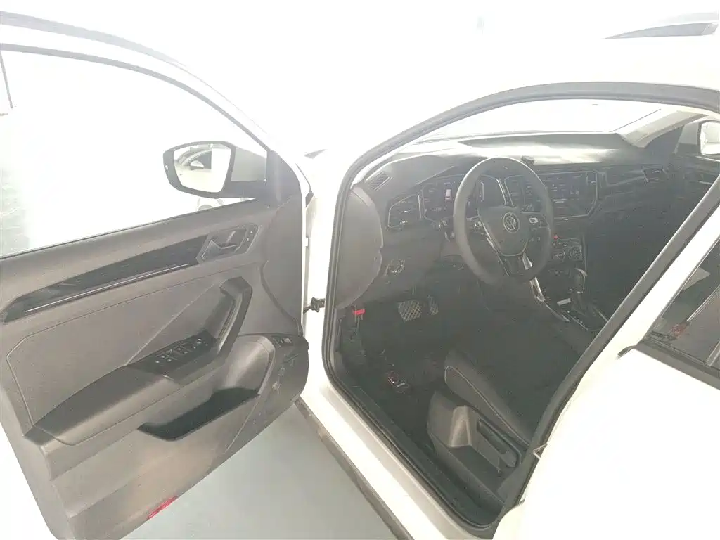 Volkswagen T-ROC 2021 280TSI DSG 2WD Comfort Smart Connect Edition фото 13