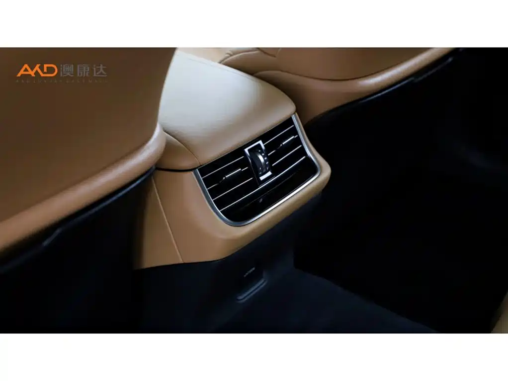 Фото 9 - Lexus LS