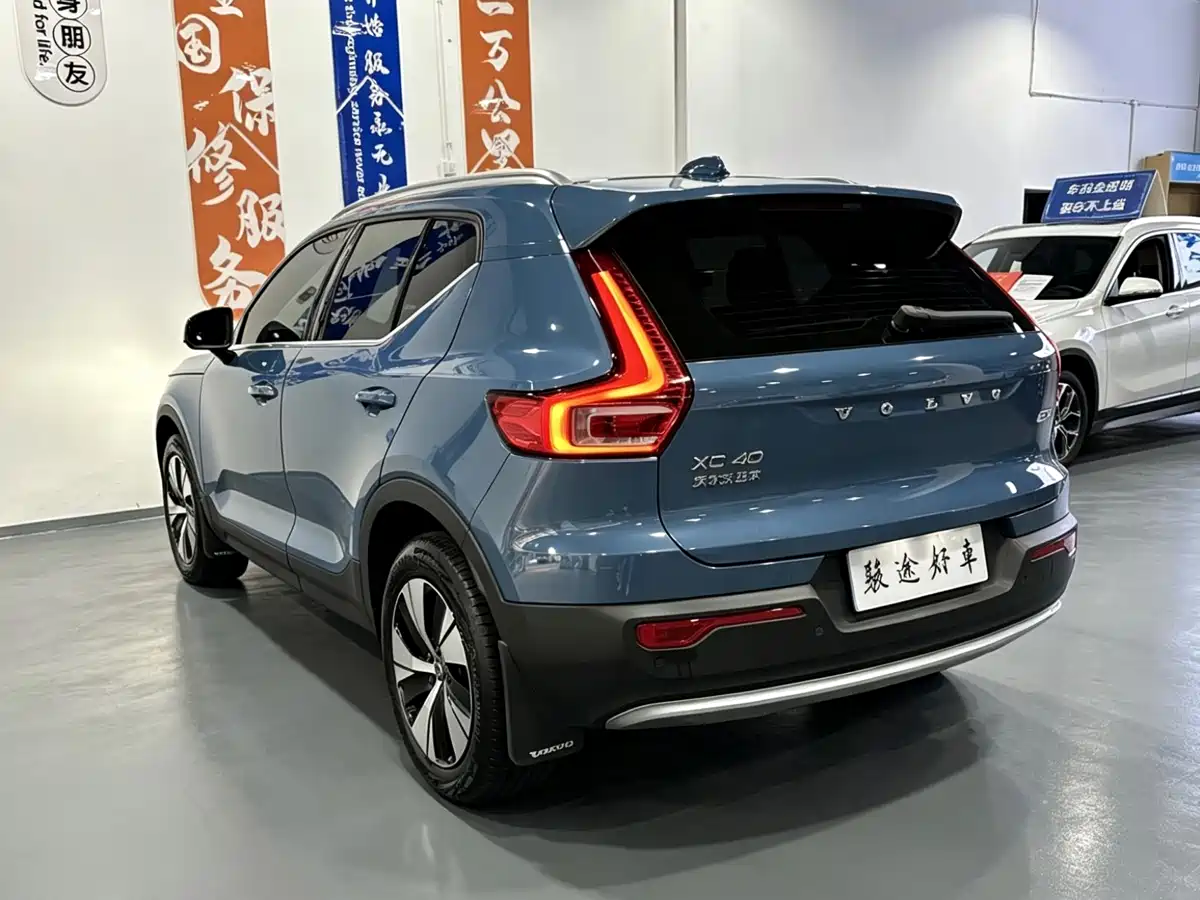 VOLVO XC40