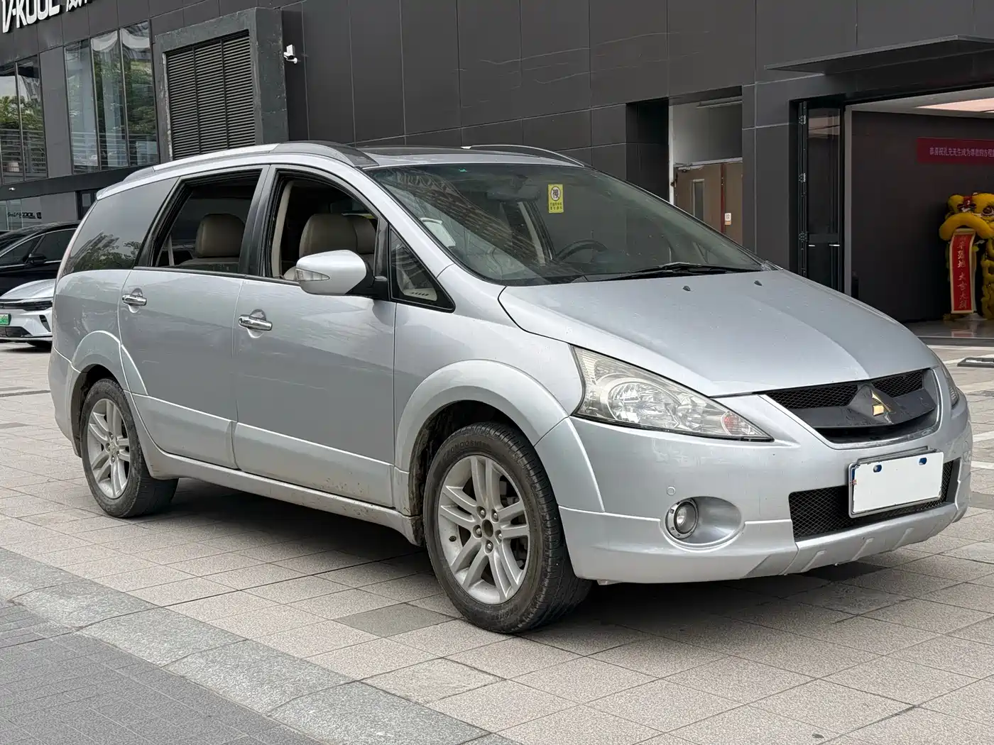 Mitsubishi Grandis 2009 2.4 6-Seater Elite Version фото 3