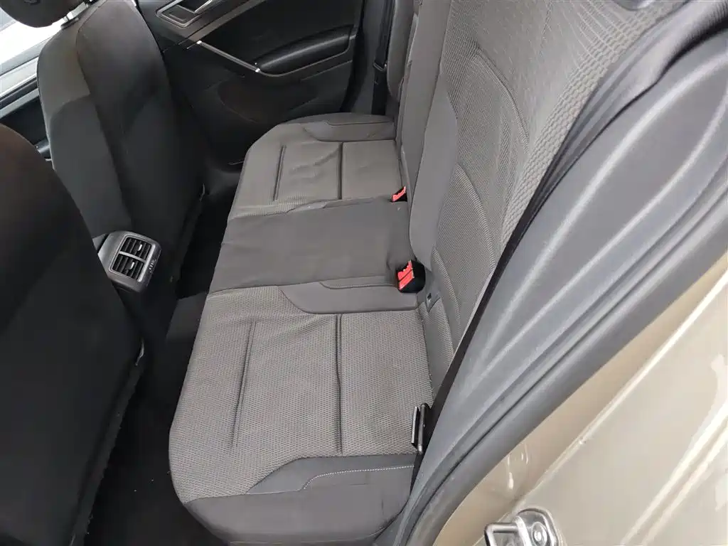 Volkswagen Golf 2015 1.6L Automatic Comfort фото 14