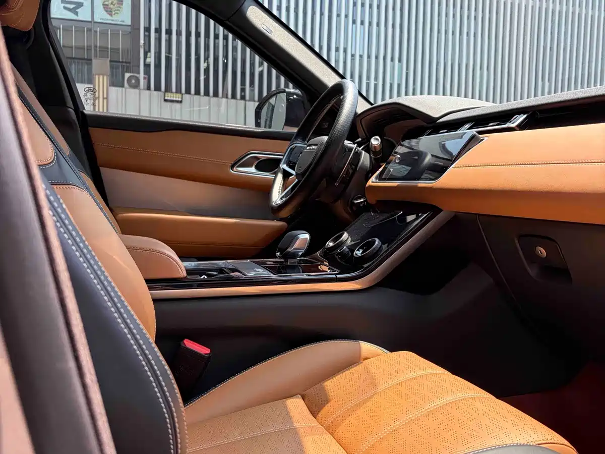 Фото 9 - Land Rover Range Rover Velar