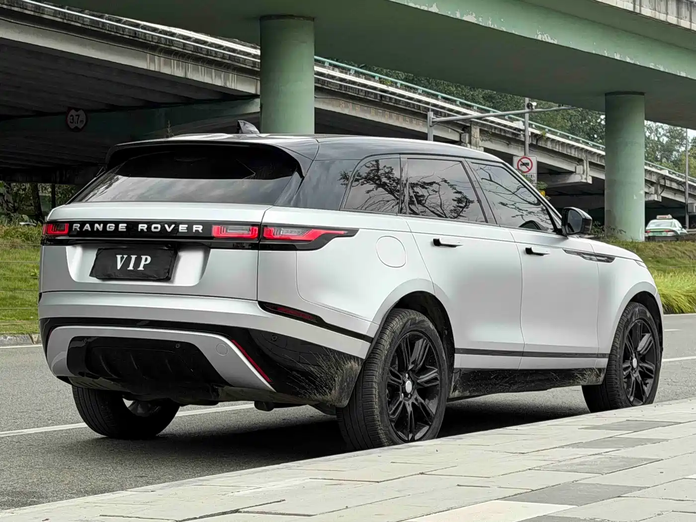 Фото 16 - Land Rover Range Rover Velar