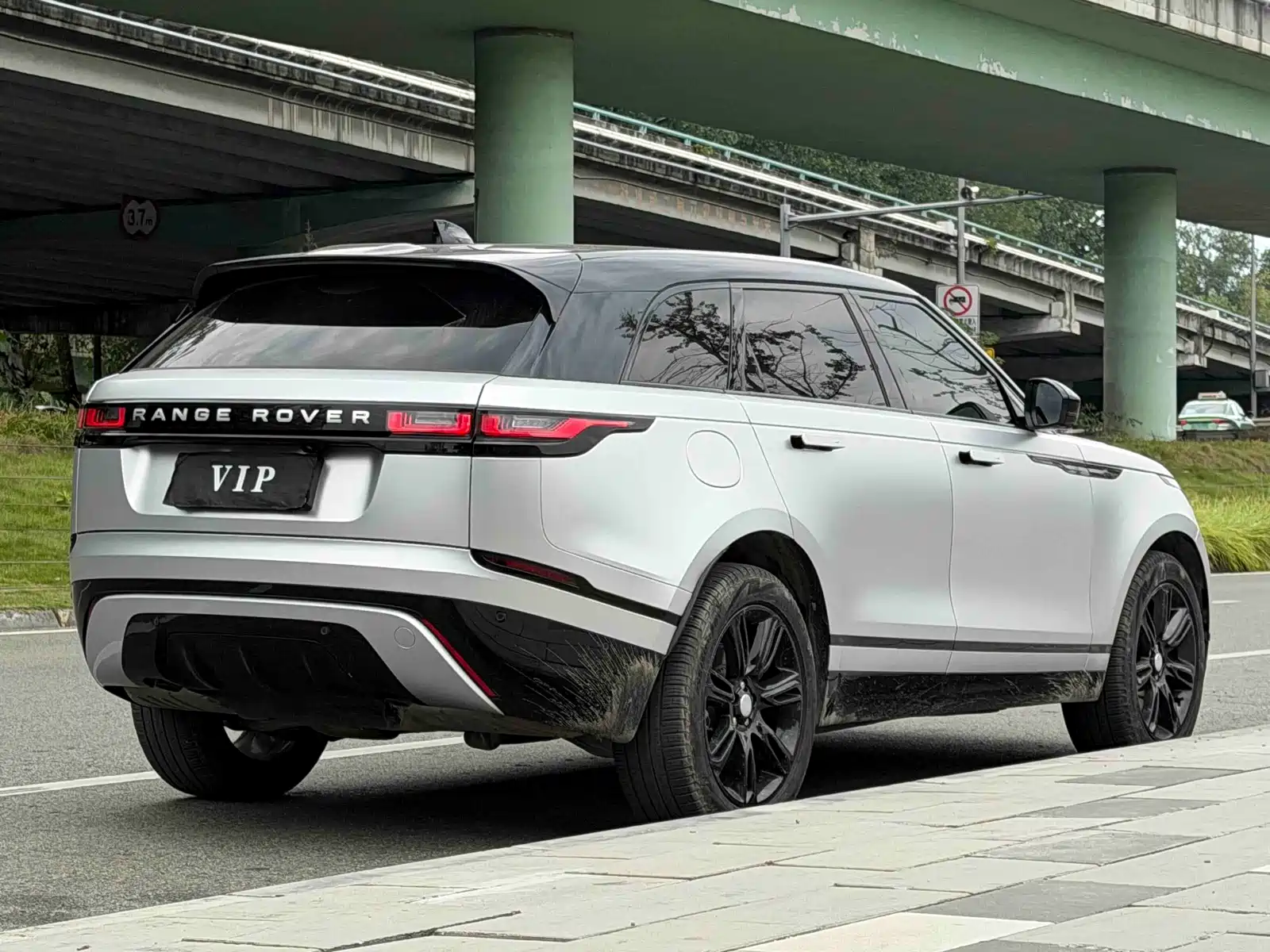 Фото 16 - Land Rover Range Rover Velar