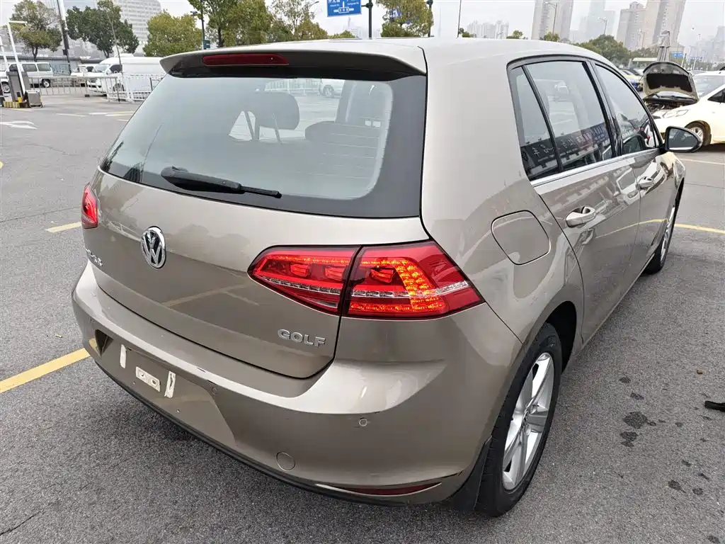 Volkswagen Golf 2015 1.6L Automatic Comfort фото 23