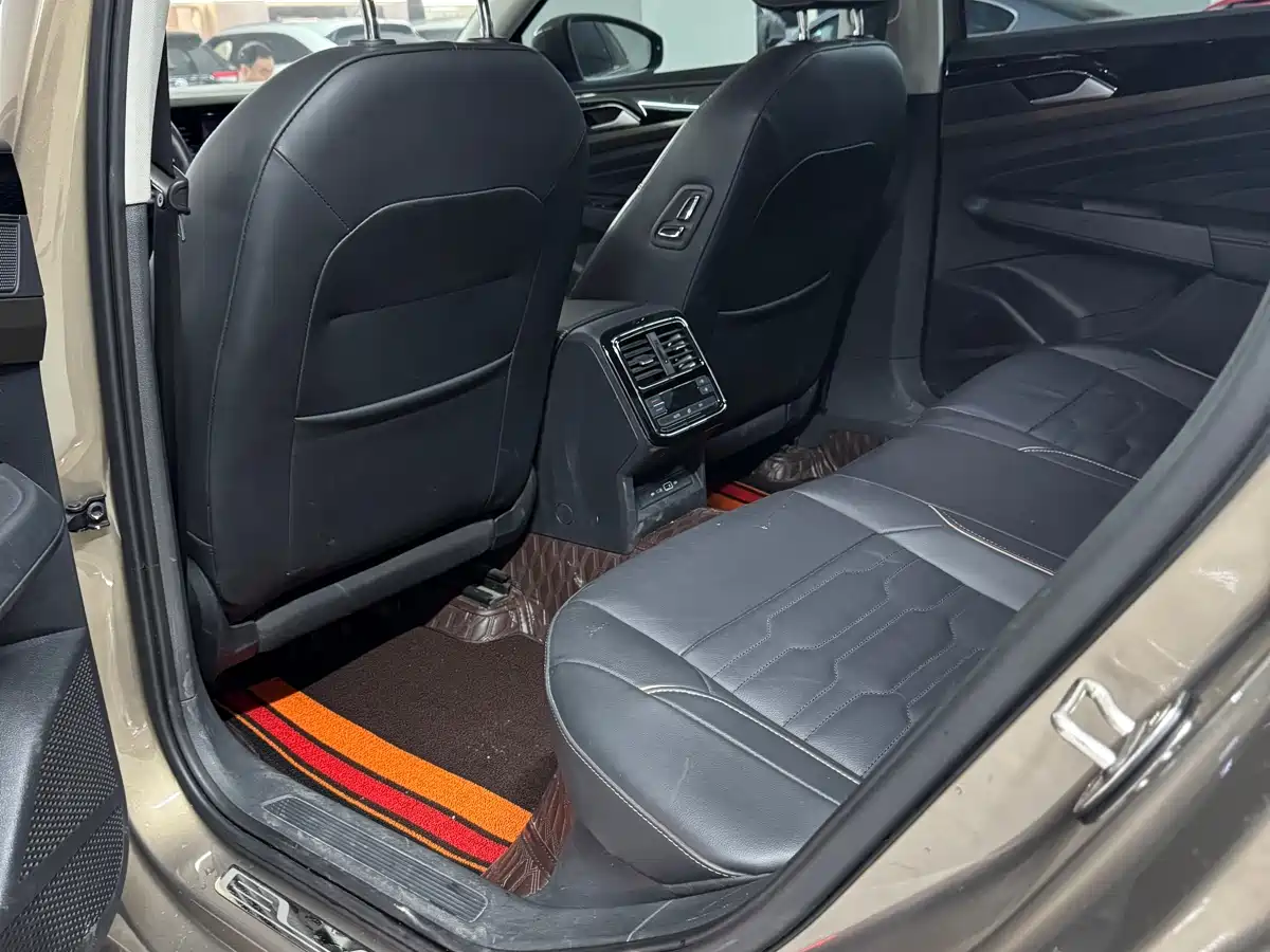 Volkswagen Passat 2021 Model 330TSI Elite Edition фото 8