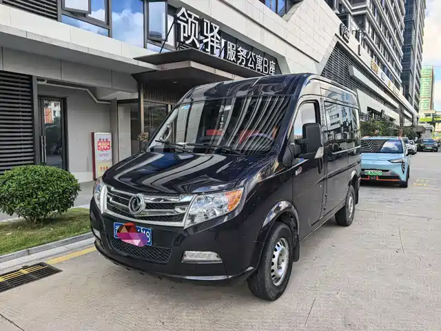  Dongfeng Yufeng Yufeng 2021 Model 2.3T FWD Logistics Vehicle Short Wheelbase Medium Roof 5-9 Seats China VI M9T