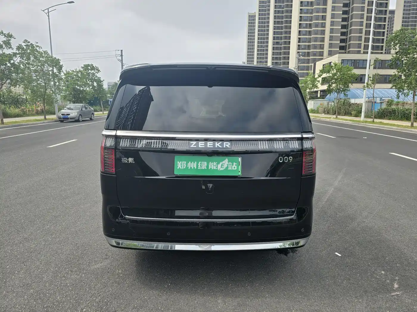 ZEEKR 009 2025 2024 6-seat Executive AWD 108kWh