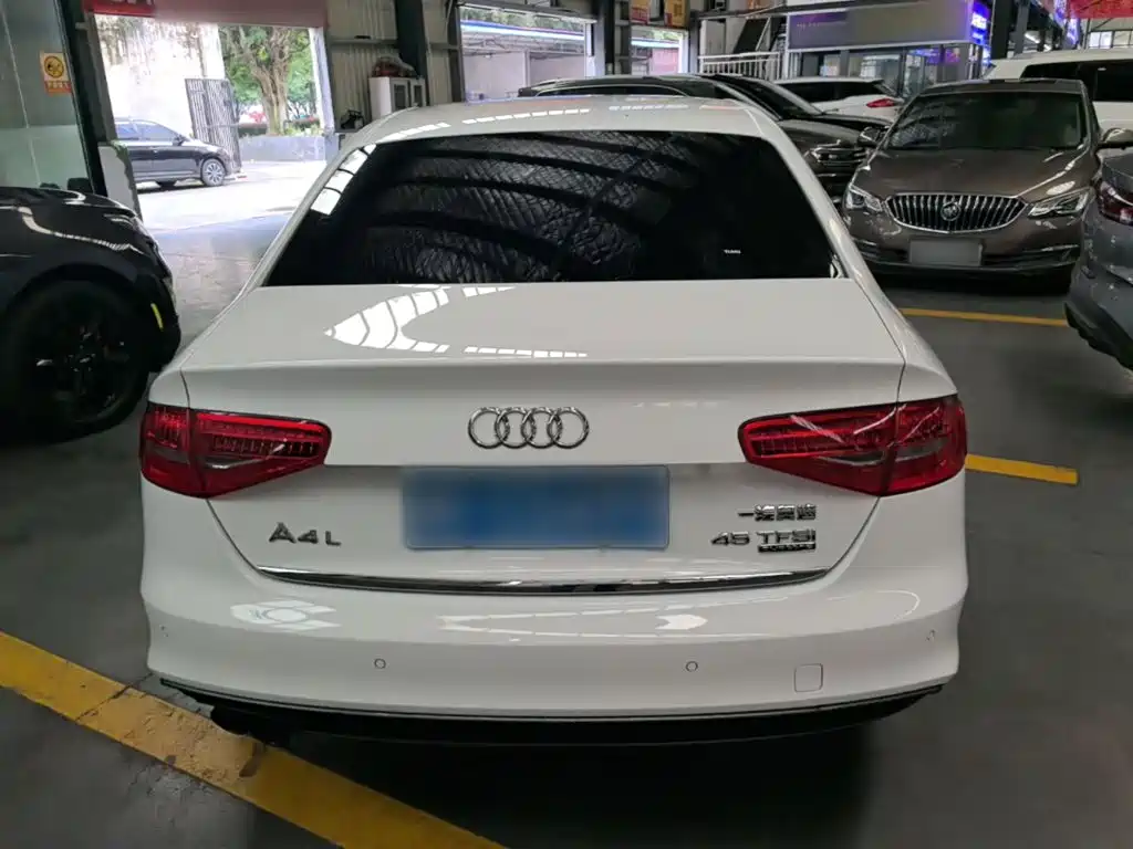 Фото 6 - Audi A4L