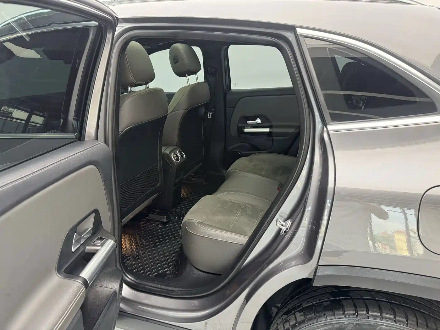 Mercedes-Benz EQA 2022 2022 EQA 300 4MATIC Launch Special Edition