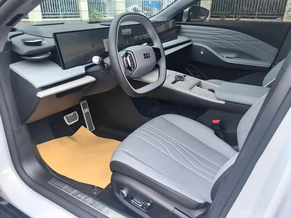 Фото 3 - Geely Galaxy Galaxy E8