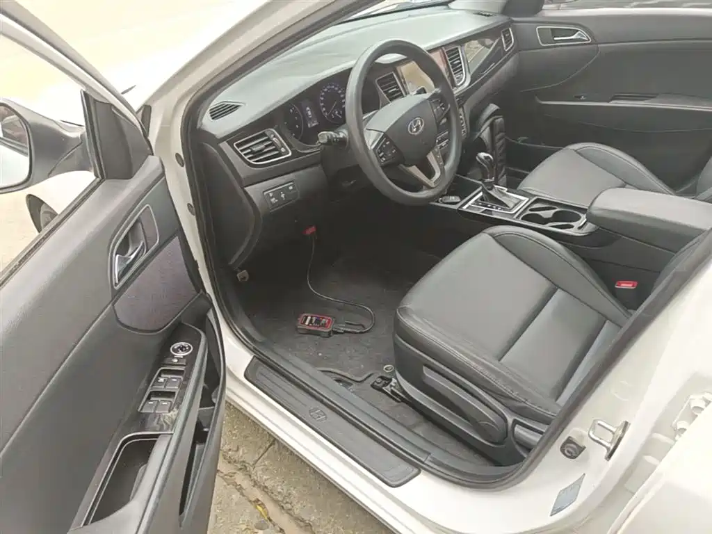 Hyundai Mistra 2014 1.8L Auto Smart GLS фото 16