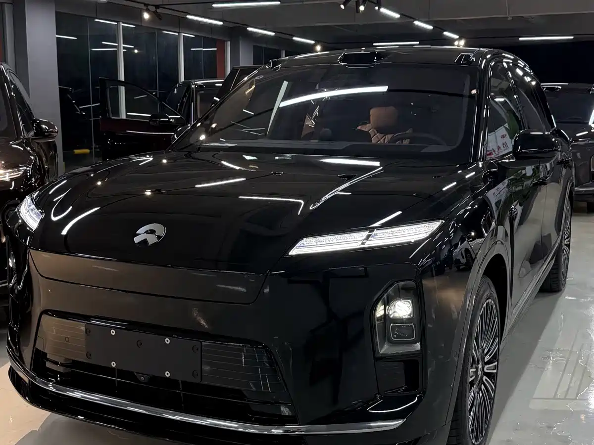 NIO ES8 2025