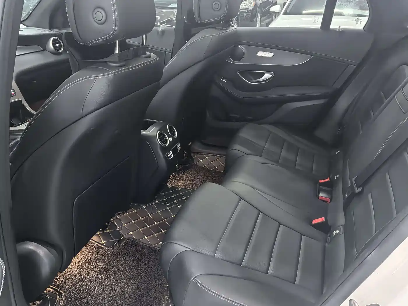 Mercedes-Benz GLC 2022 Model GLC 260 L 4MATIC Luxury Edition фото 9