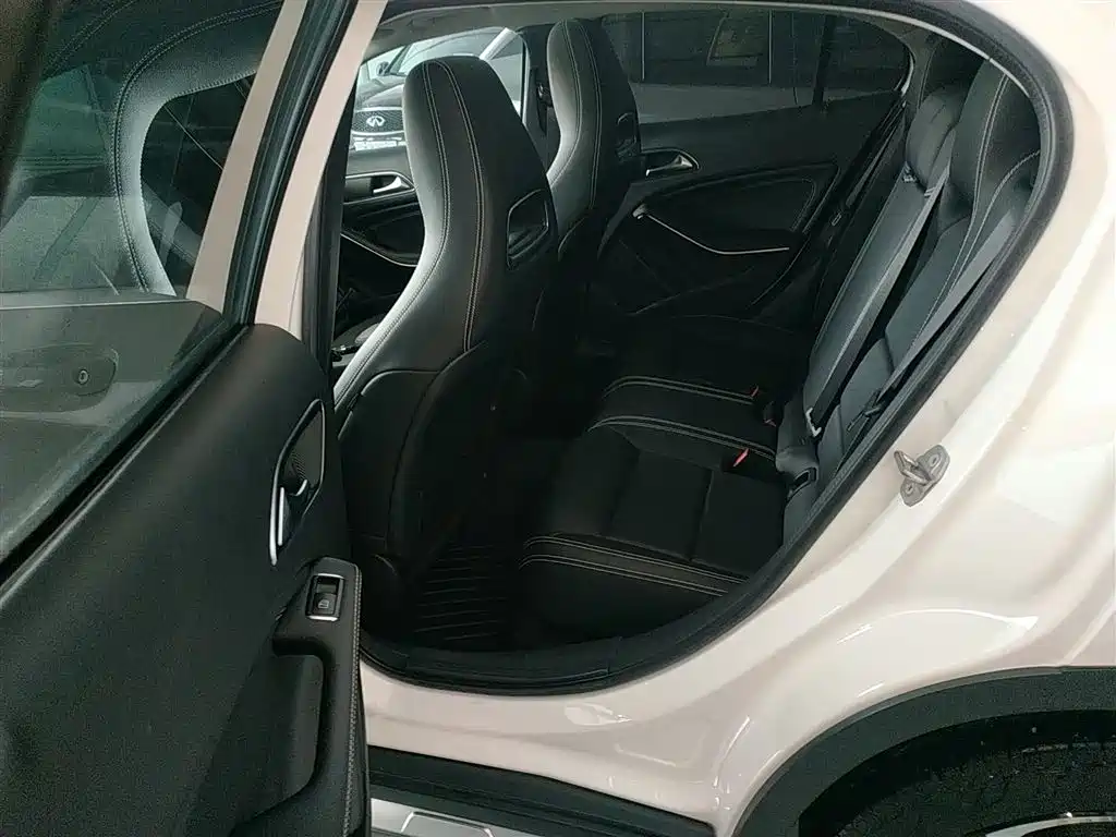 Mercedes-Benz GLA 2018 GLA 200 Fashion фото 14