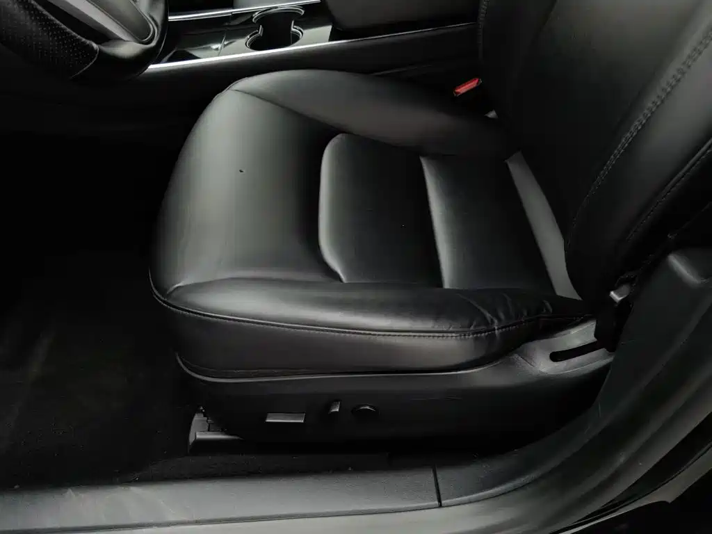 Фото 20 - Tesla Model 3