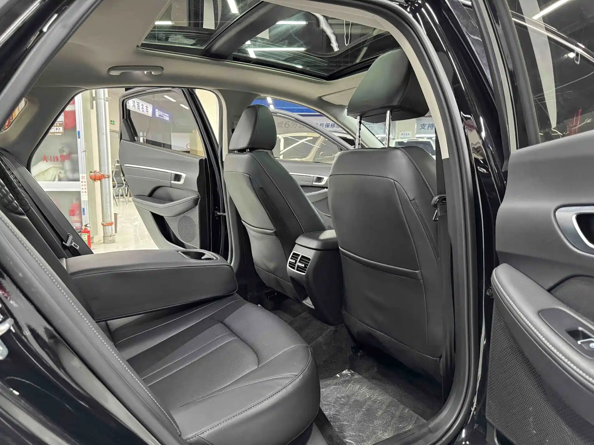 Photo 18 - Hyundai Sonata