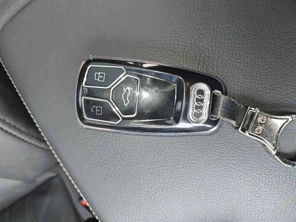 Audi Q5L 2020 Facelift 40 TFSI Honor Fashion фото 9