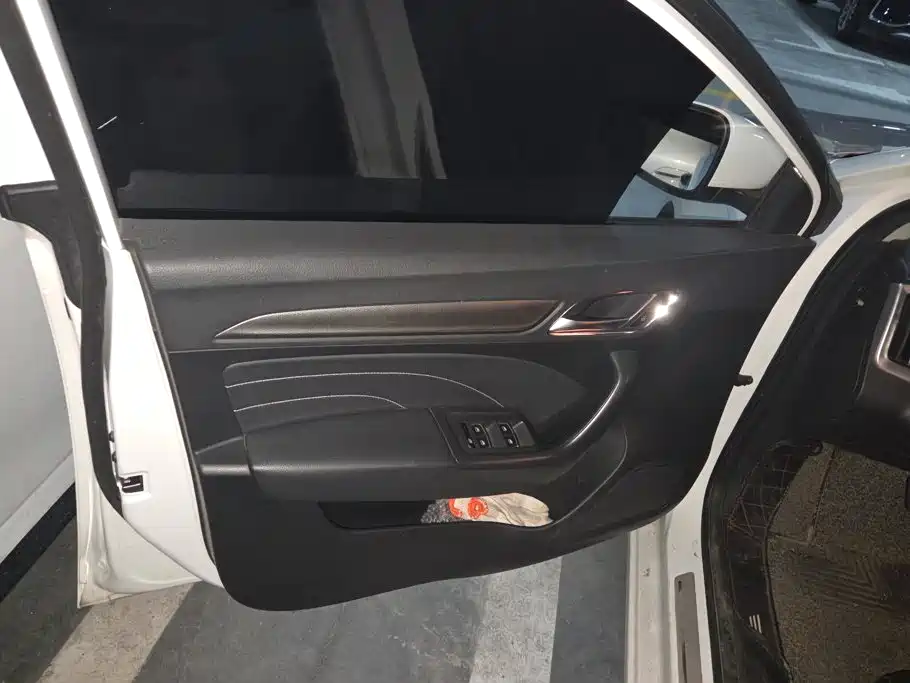 Roewe i6 2020 2020 PLUS 1.6L CVT 4G Connected Glory Holographic Edition