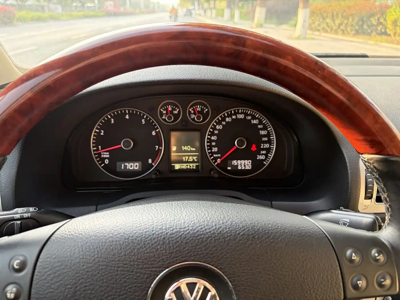 Volkswagen Passat Lingyu 2009 1.8T Automatic Luxury фото 13