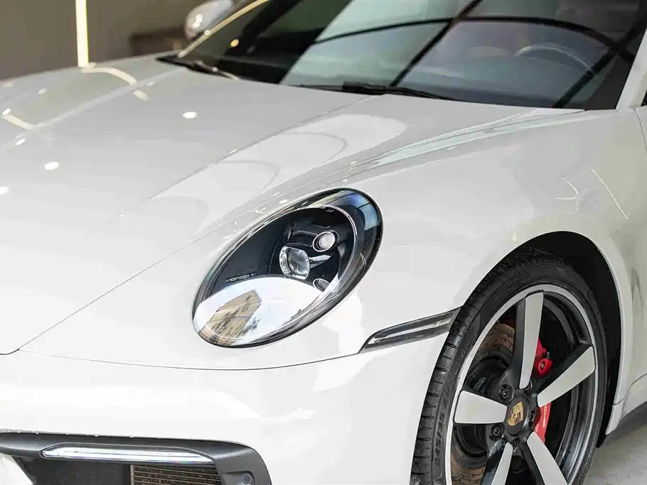 PORSCHE 911