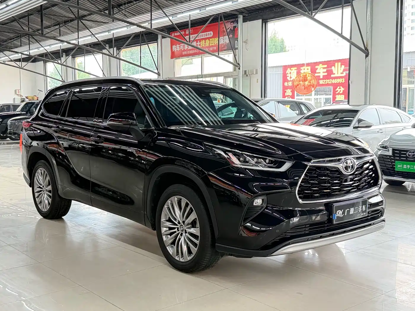 Photo 3 - Toyota Highlander