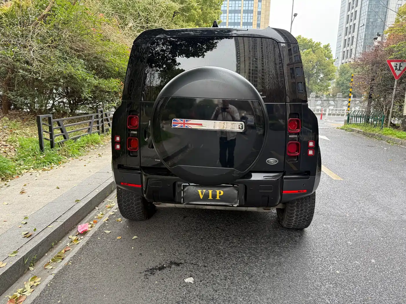 Land Rover Defender 2020 Model 110 P400 HSE фото 10