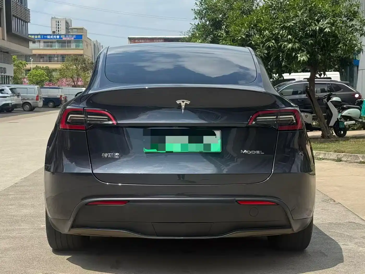 TESLA MODEL Y