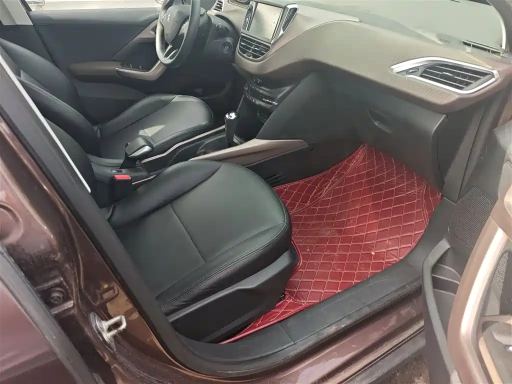Peugeot 2008 2014 1.6L Automatic Fashion Edition фото 25