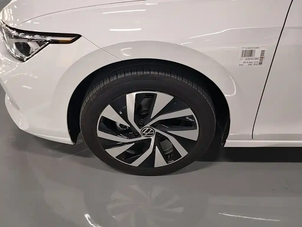Photo 23 - Volkswagen Golf