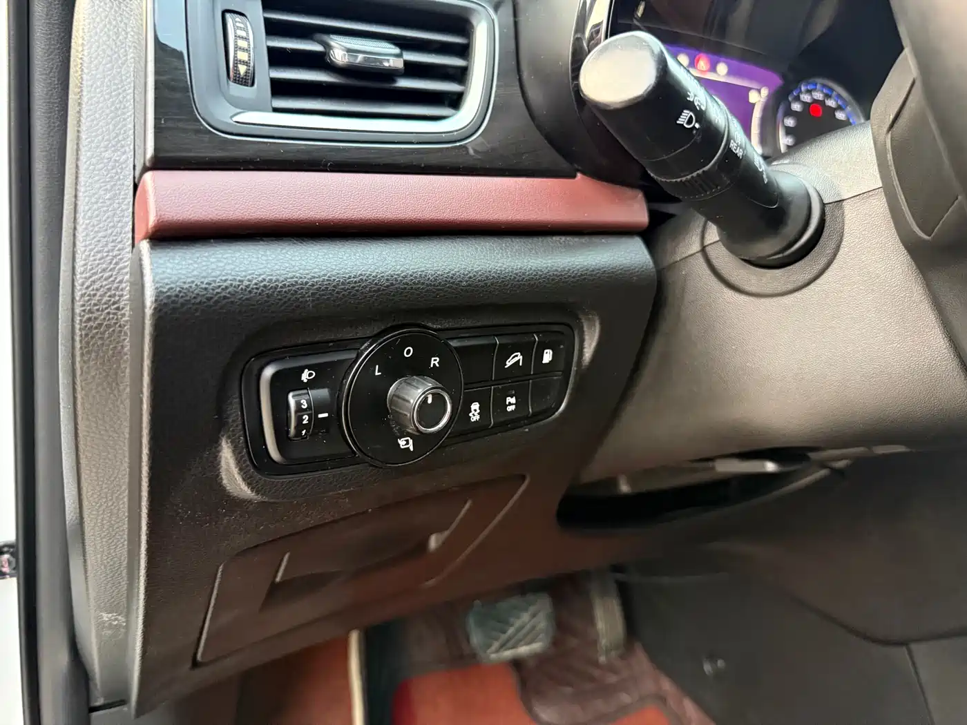 GAC Trumpchi Trumpchi GS8 2017 320T 2WD Luxury Edition (7-Seater) фото 14