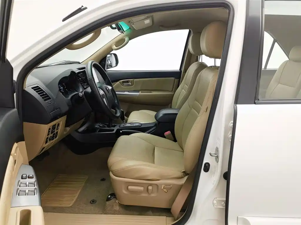 TOYOTA FORTUNER
